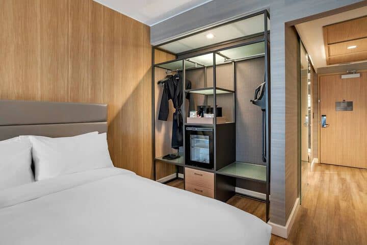 Room 9 of 40
