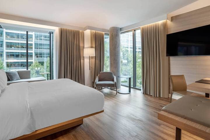Room 8 of 40